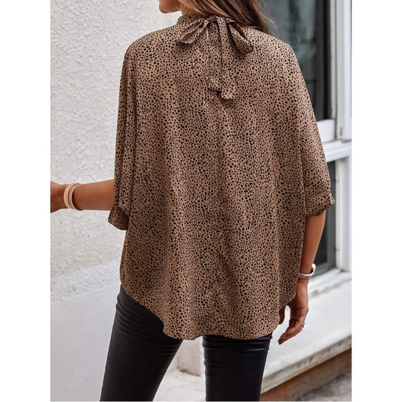 Spotted Print Cheetah Pattern Short Sleeve Relaxed Fit Blouse Tan Tie Back Neck - Picture 2 of 8